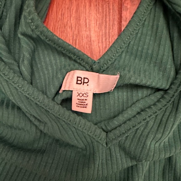 Crop Top - Picture 2 of 3